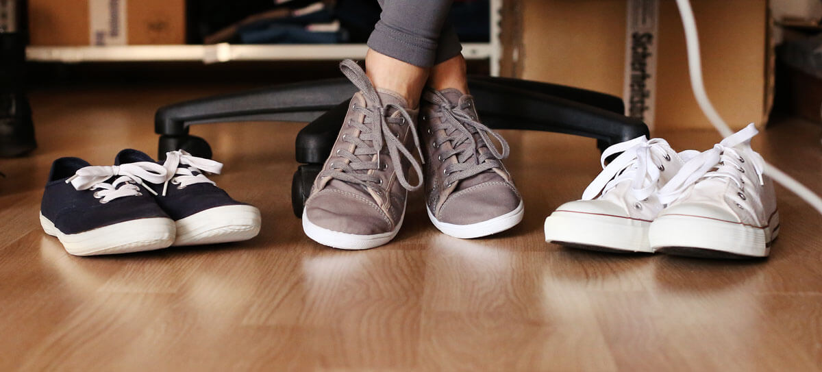 Welche Sneakers kann man im Büro tragen?