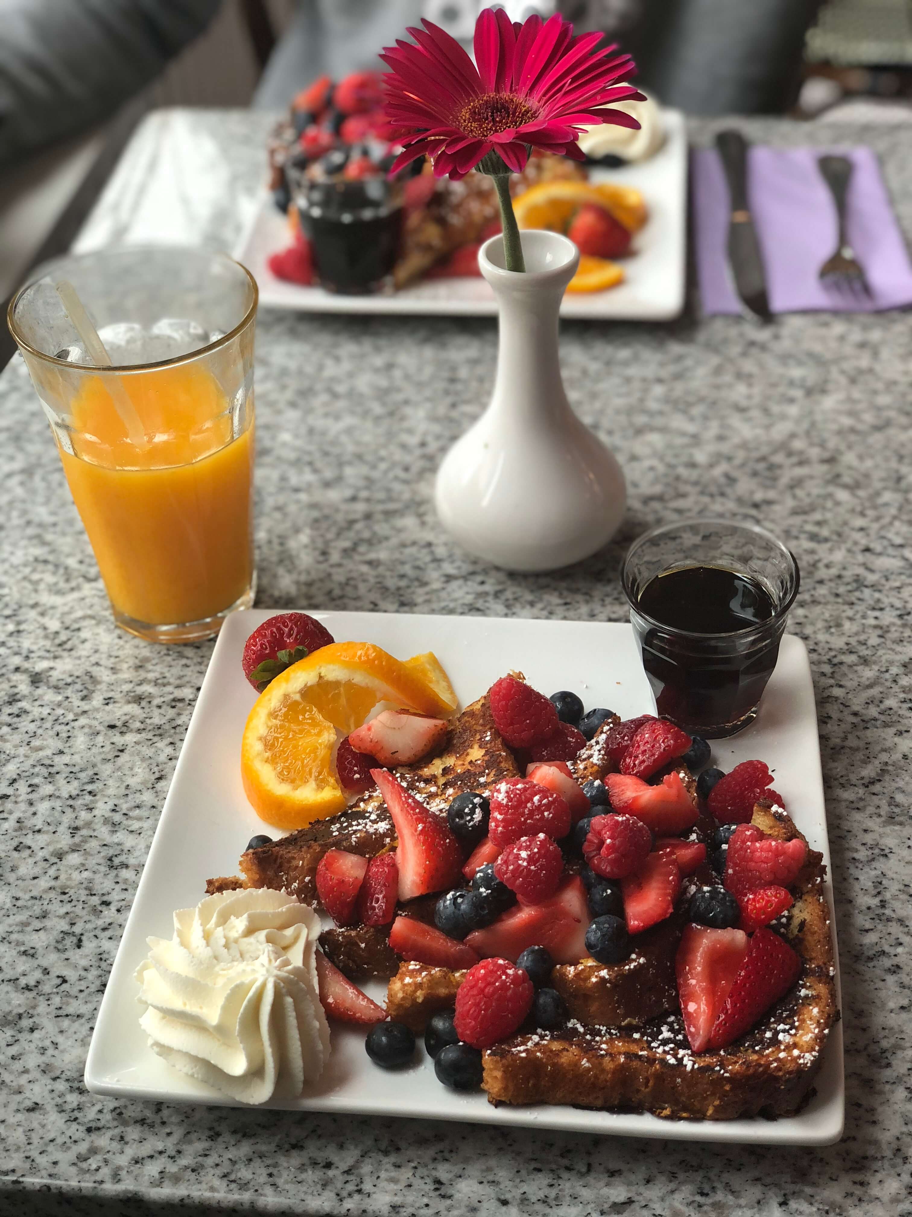 Frühstück in der Lilac Patisserie Frühstück in der Lilac Patisserie