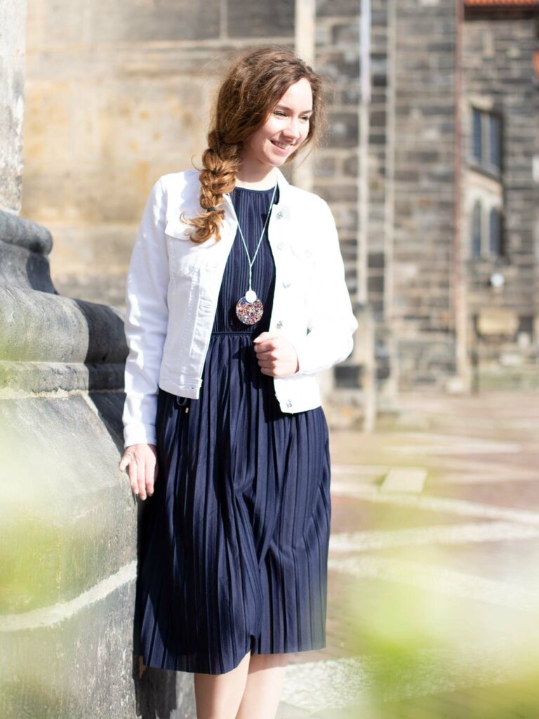 Outfit zur Konfirmation Was zieht man als Gast an?