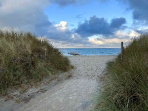 Ein Strandaufgang an der Ostsee