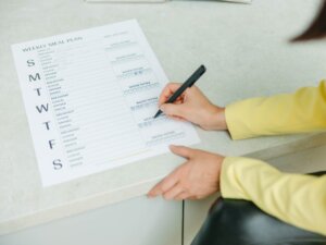Eine Liste mit Wochentagen