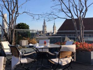 Die Dachterrasse des Hotels Bayrischer Hof