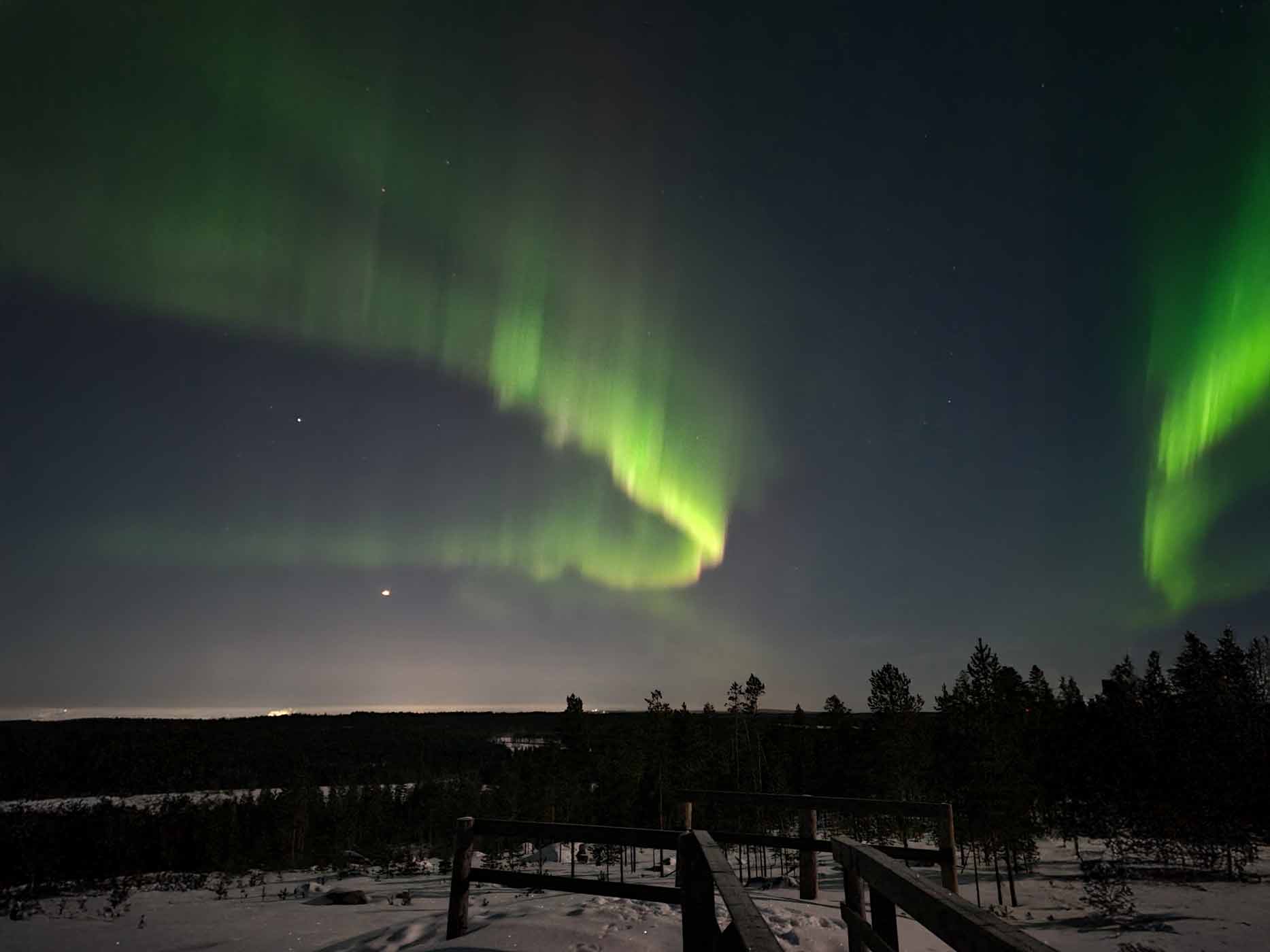 Rundreise Finnland Nordlichter Grüne Nordlichter in der Natur finnischen Natur